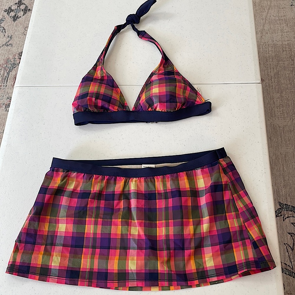 Isaac Mizrahi. Two piece bathing suit. Top and swim skirt sz small - Picture 1 of 5